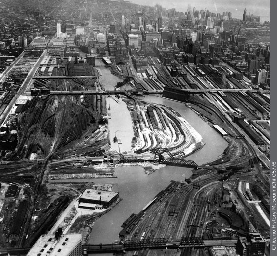 An aerial photograph of the south banch of the Chicago River